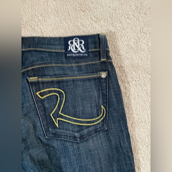 Rock and Republic Kasandra mid rise bootcut jeans, size 30. - Picture 4 of 7